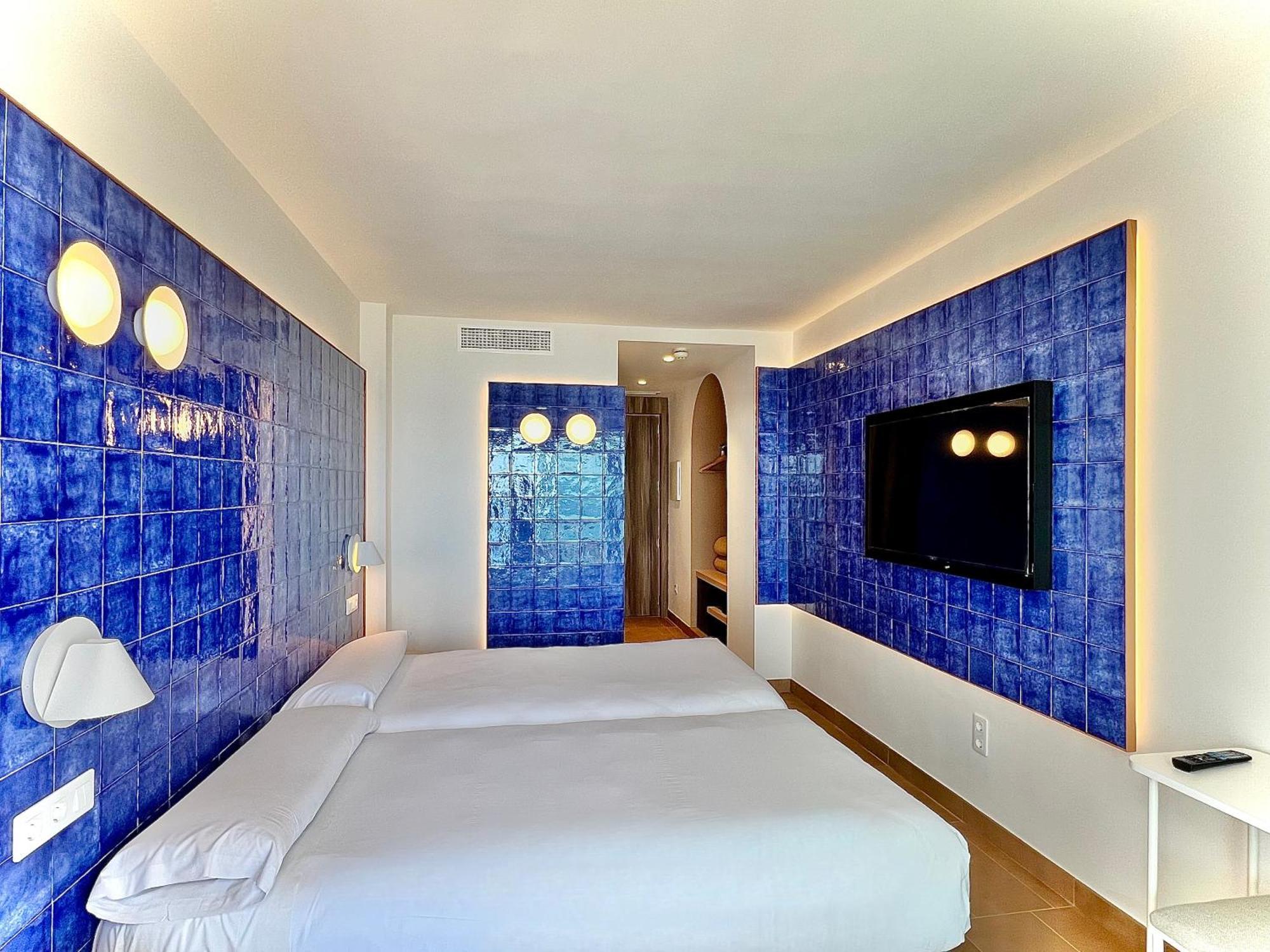 Perla Marina Hotel Nerja Exterior photo