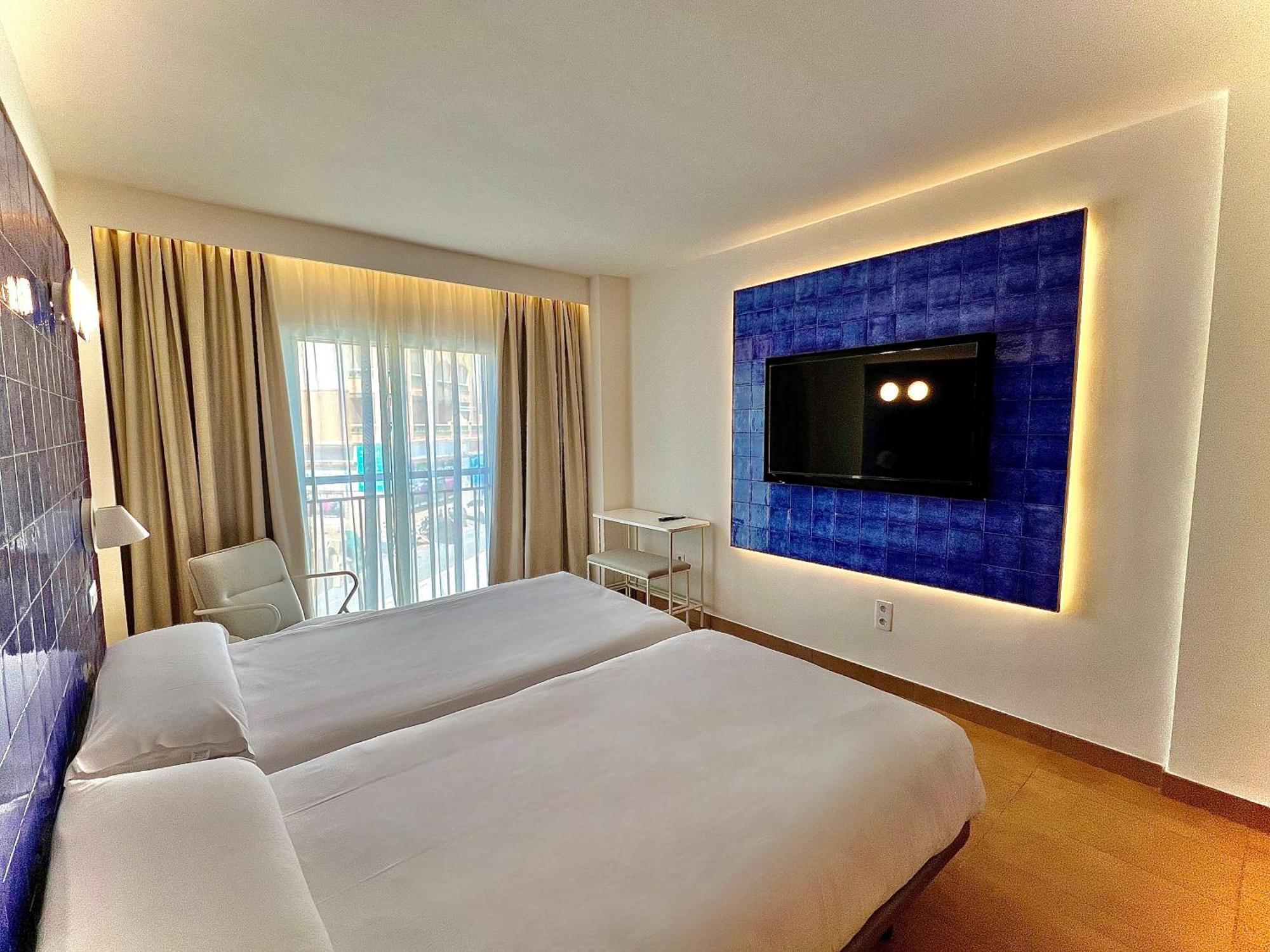 Perla Marina Hotel Nerja Exterior photo