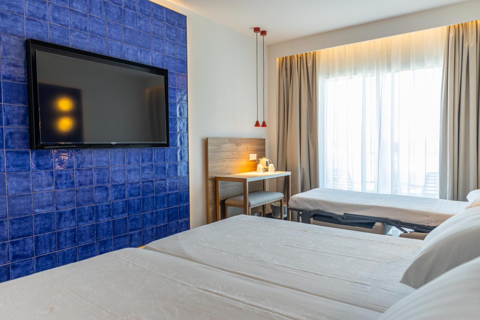Perla Marina Hotel Nerja Exterior photo