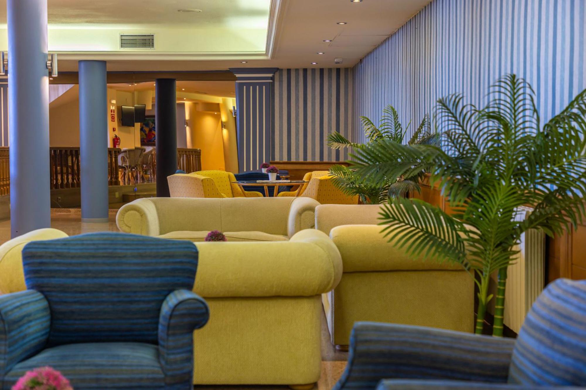 Perla Marina Hotel Nerja Exterior photo