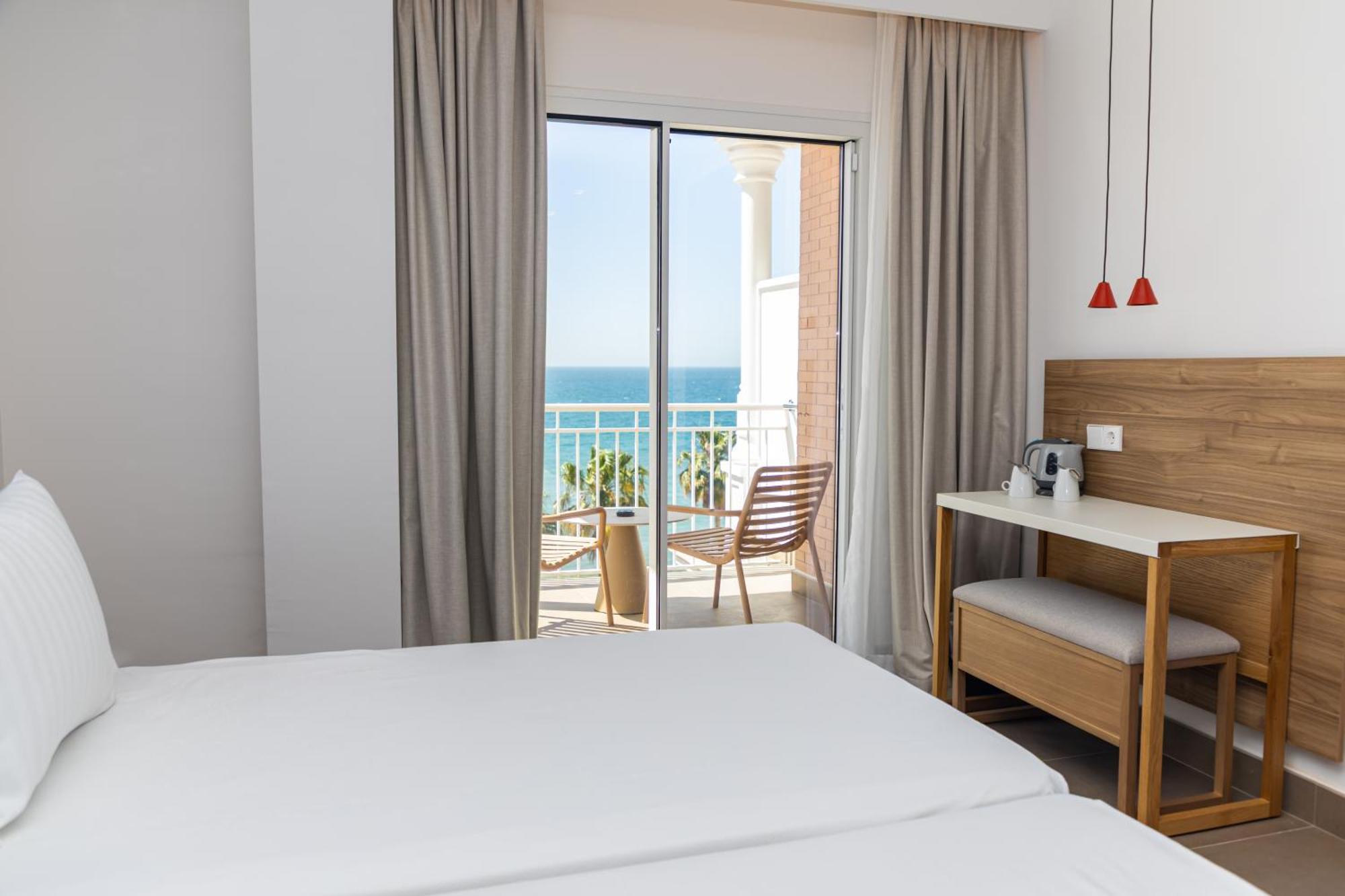 Perla Marina Hotel Nerja Exterior photo