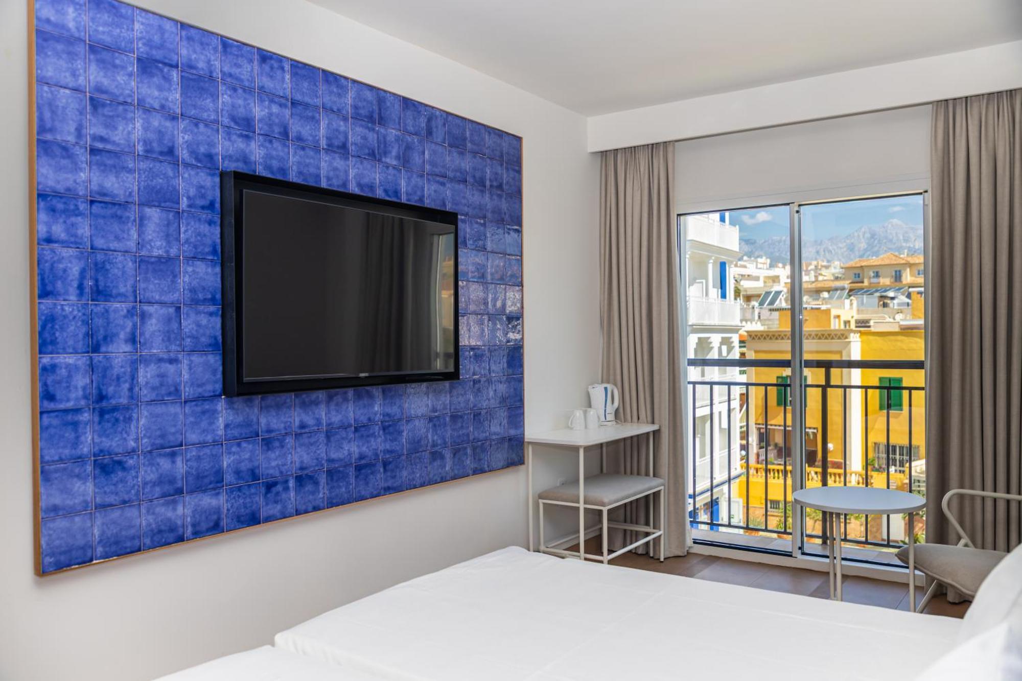 Perla Marina Hotel Nerja Exterior photo