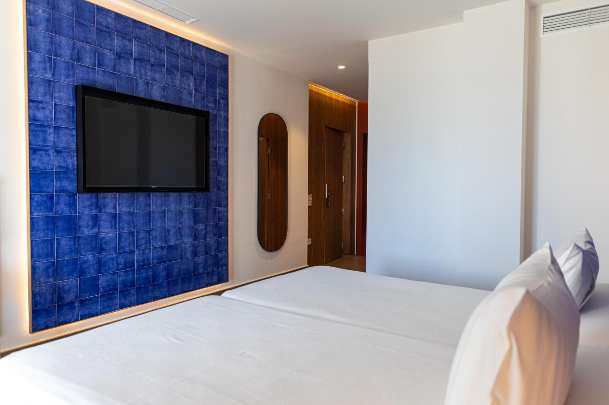 Perla Marina Hotel Nerja Exterior photo
