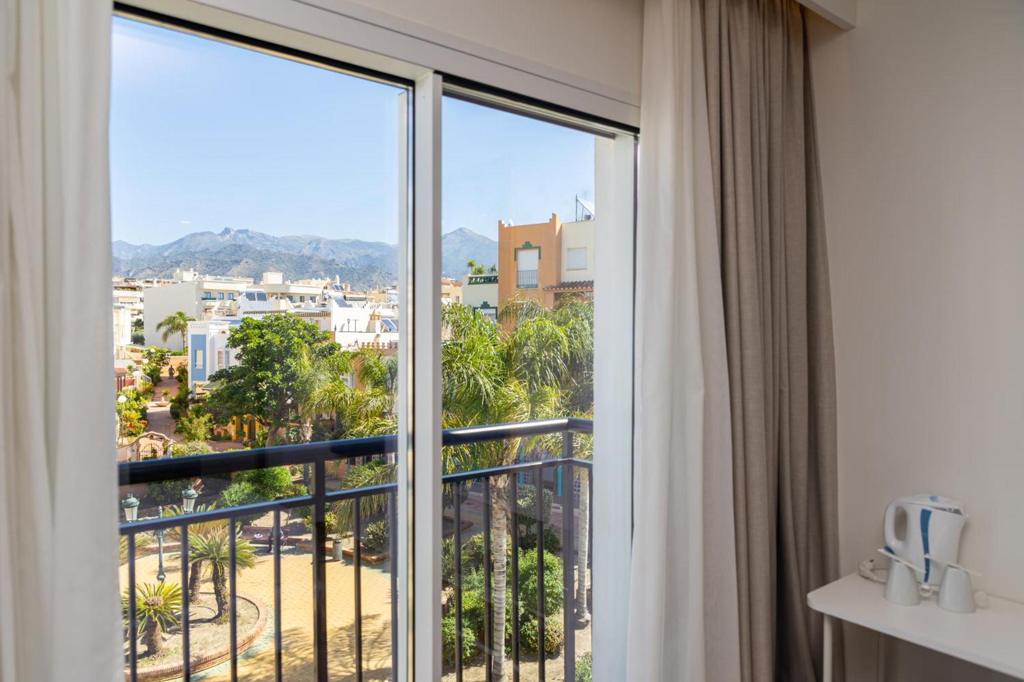 Perla Marina Hotel Nerja Exterior photo