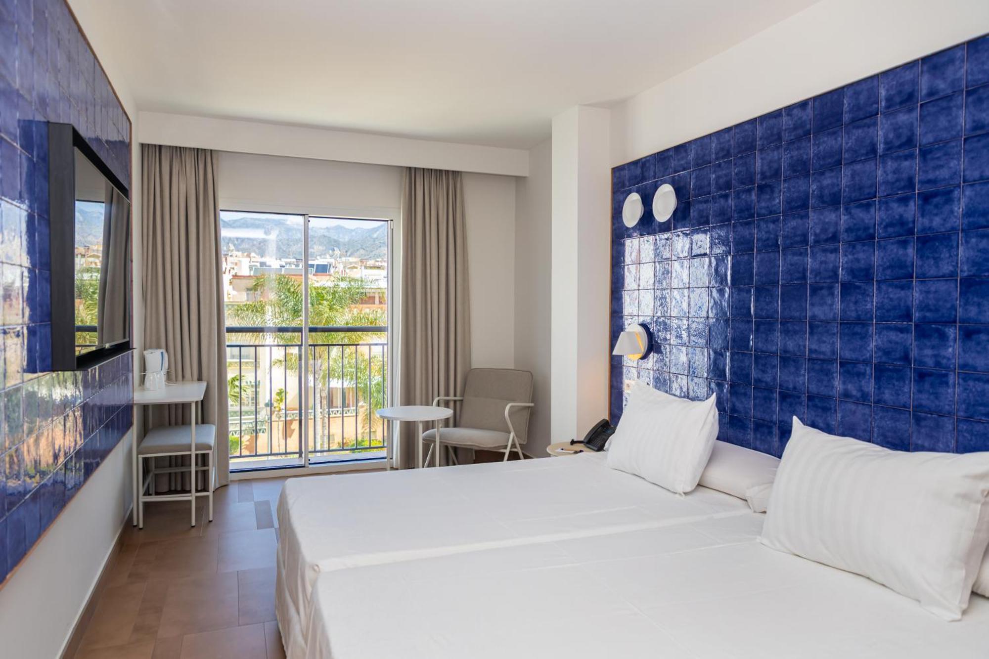 Perla Marina Hotel Nerja Exterior photo