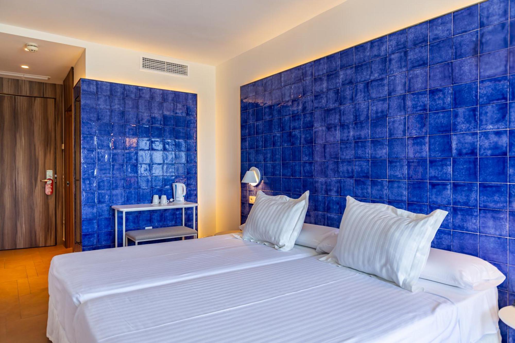 Perla Marina Hotel Nerja Exterior photo