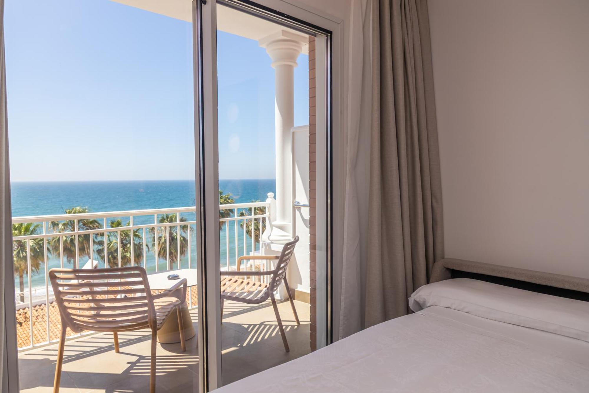 Perla Marina Hotel Nerja Exterior photo