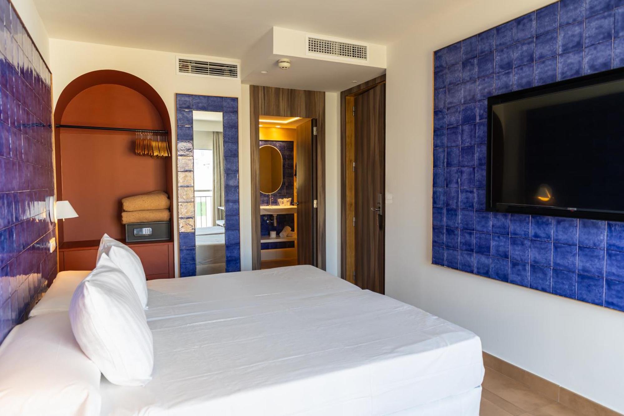 Perla Marina Hotel Nerja Exterior photo