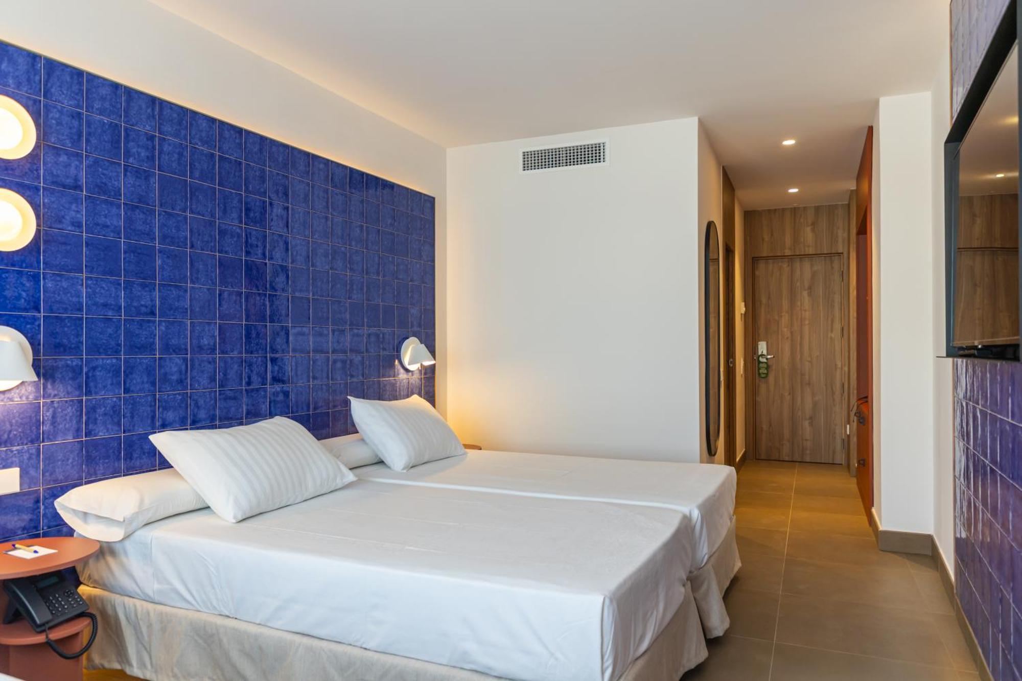 Perla Marina Hotel Nerja Exterior photo